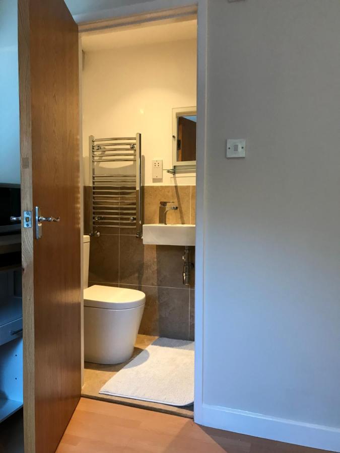 Studio-2 Staines,heathrow, London-own Entrance *