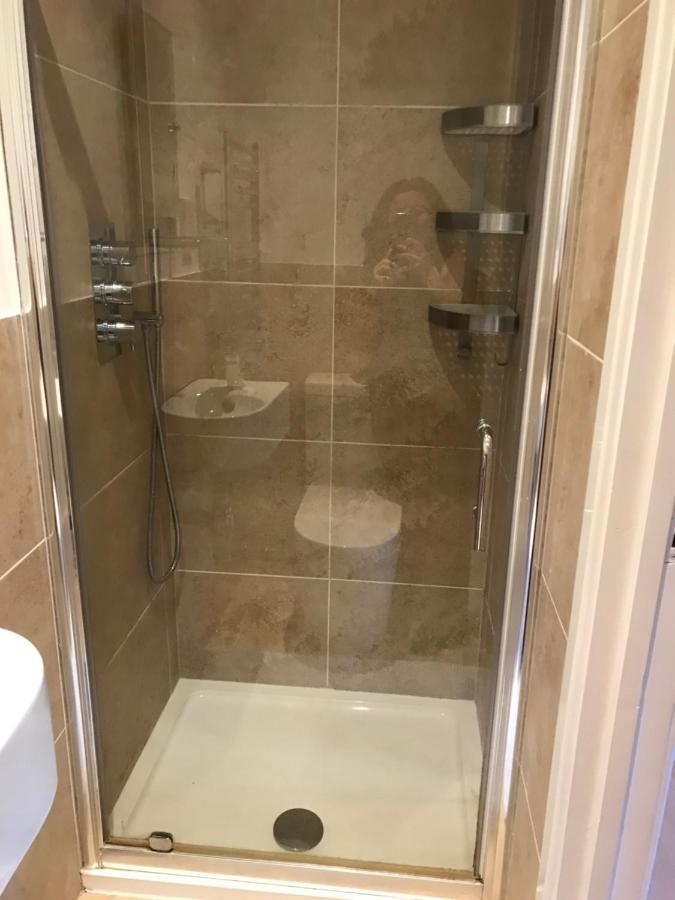Apartment Studio-2 Staines,heathrow, London-own Entrance *