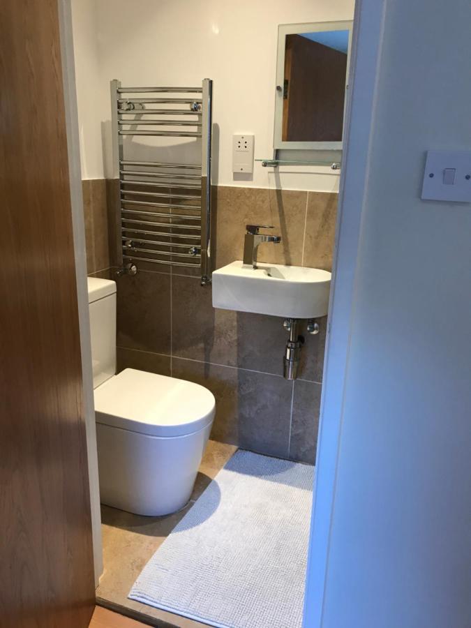 Studio-2 Staines,heathrow, London-own Entrance Apartment Staines-upon-Thames