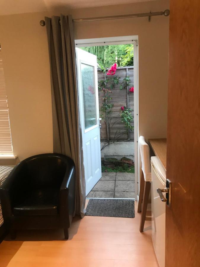 Studio-2 Staines,heathrow, London-own Entrance *