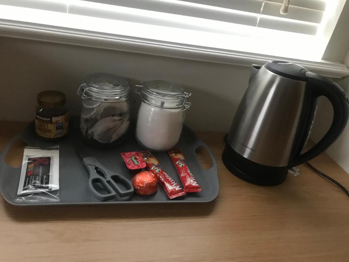 Studio-2 Staines,heathrow, London-own Entrance Apartment *