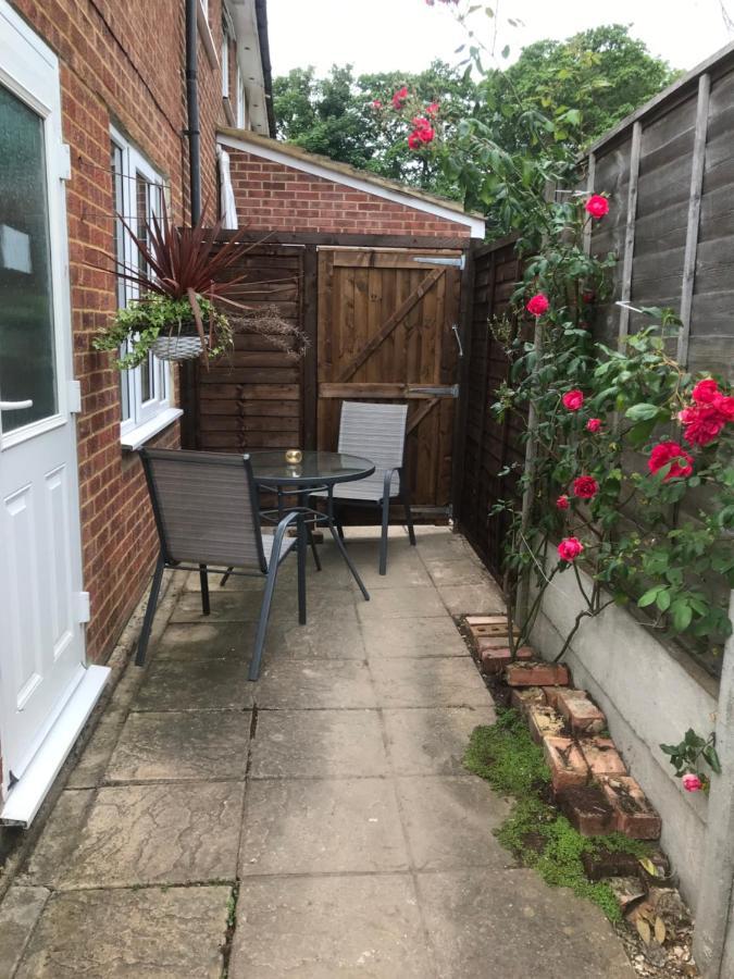 Studio-2 Staines,heathrow, London-own Entrance