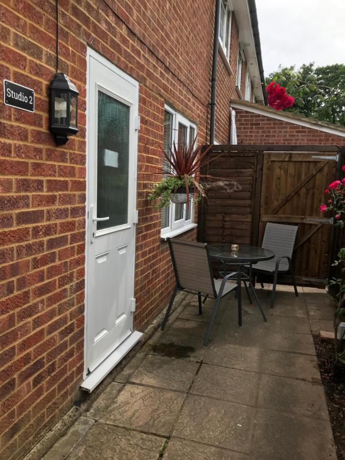Studio-2 Staines,heathrow, London-own Entrance Staines-upon-Thames