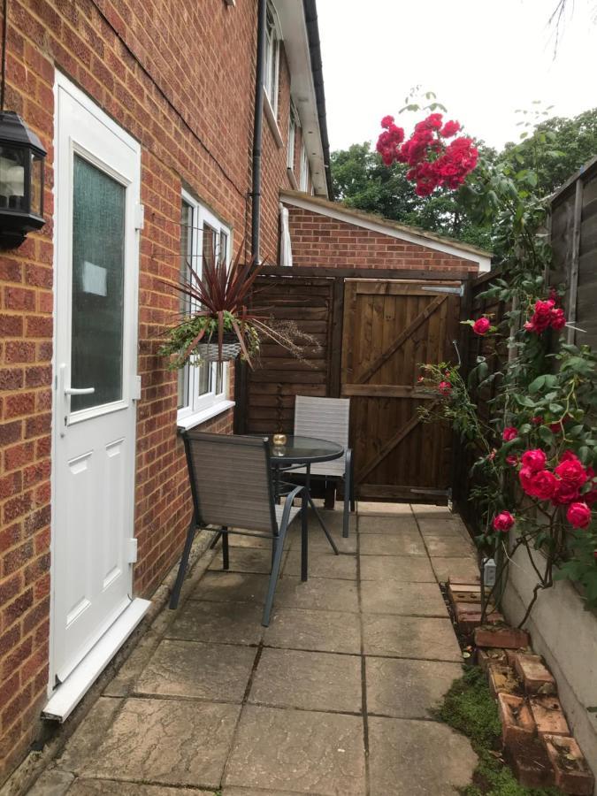 Apartment Studio-2 Staines,heathrow, London-own Entrance Staines-upon-Thames