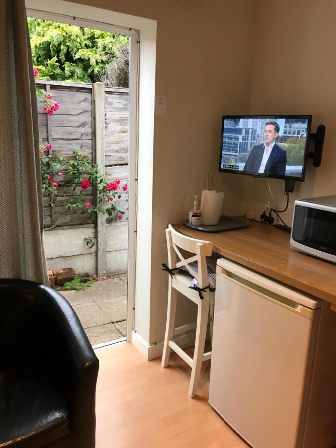 Studio-2 Staines,heathrow, London-own Entrance