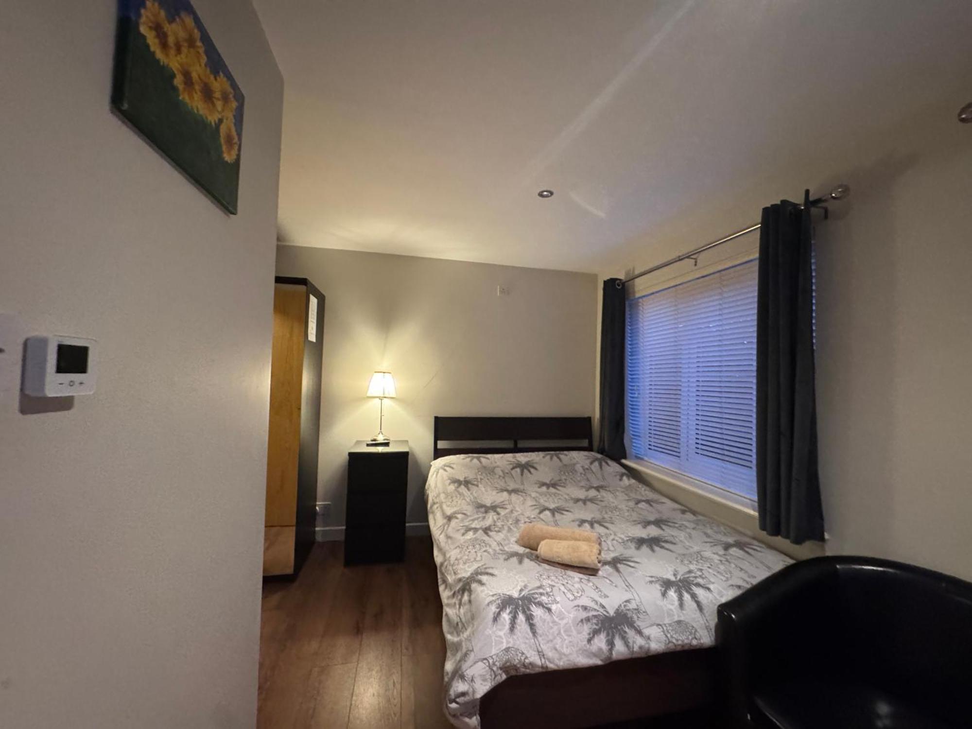 Apartment Studio-2 Staines,heathrow, London-own Entrance *