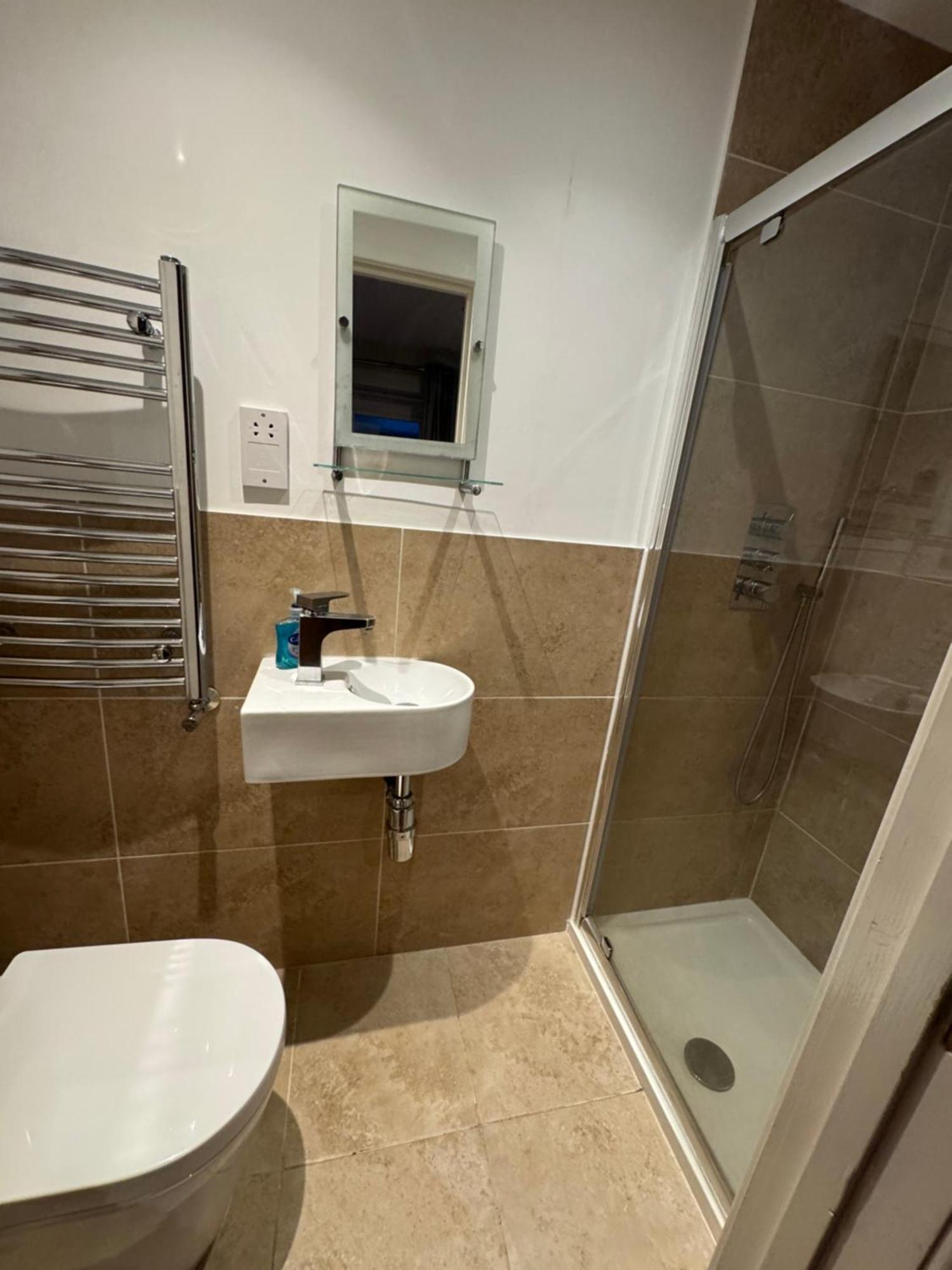 Apartment Studio-2 Staines,heathrow, London-own Entrance Staines-upon-Thames