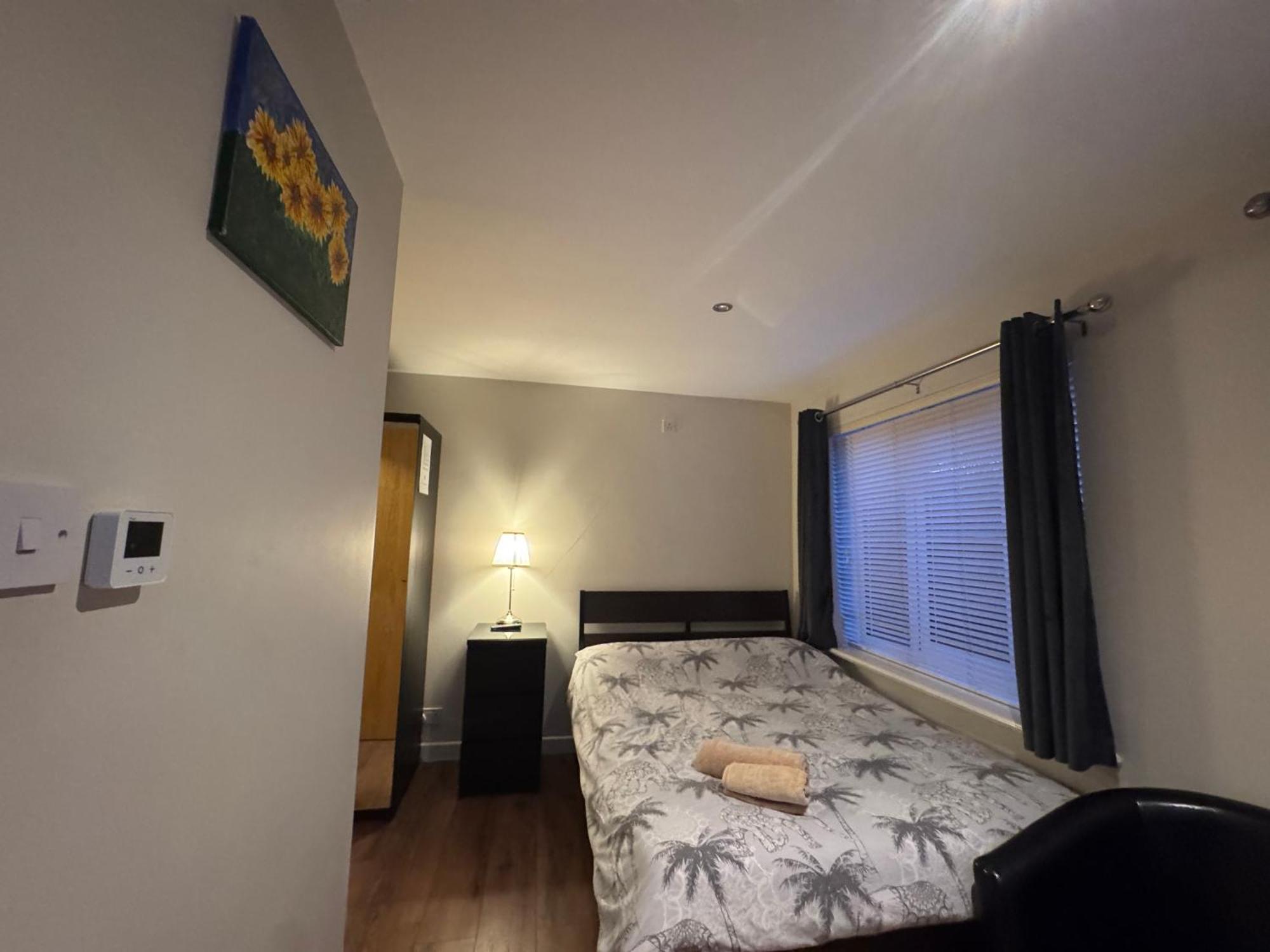 Studio-2 Staines,heathrow, London-own Entrance Staines-upon-Thames